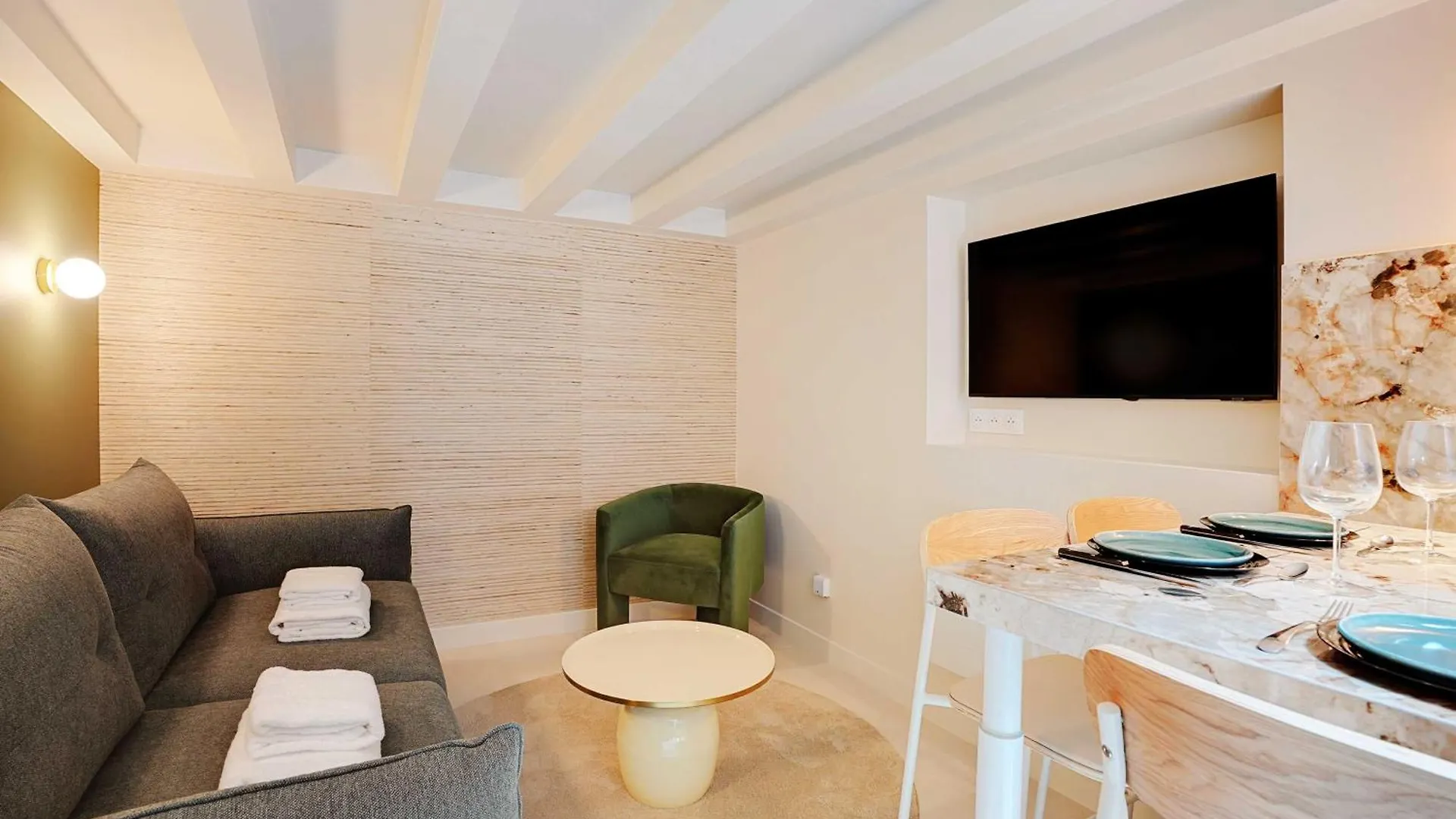 Chic And Cosy Apartment-canal Saint Martin Apartment Paris